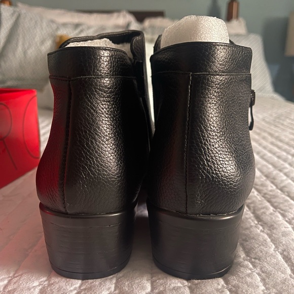 Black leather ankle boot by Aerosoles - Picture 6 of 8
